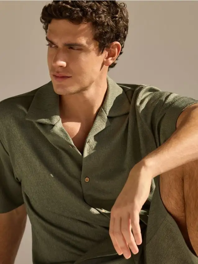 Camicia comfort strutturata Colore verde polveroso