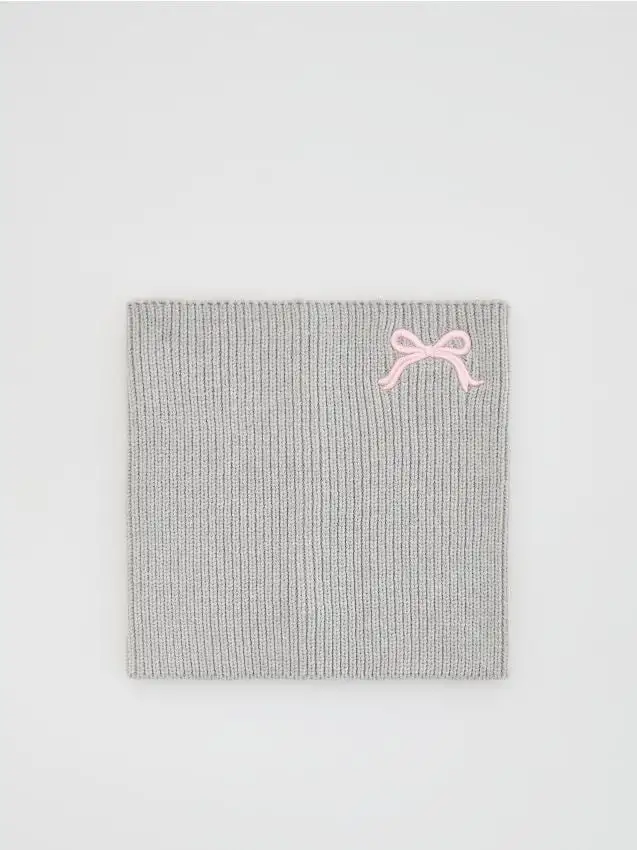 Sciarpa ad anello con dettagli ricamati Colore grigio chiaro