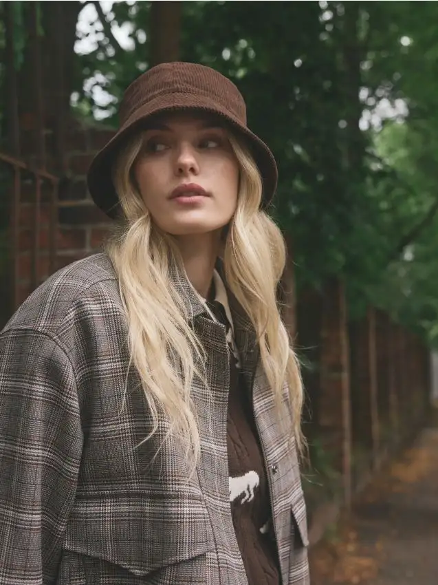 Cappello bucket in velluto a coste Colore marrone scuro