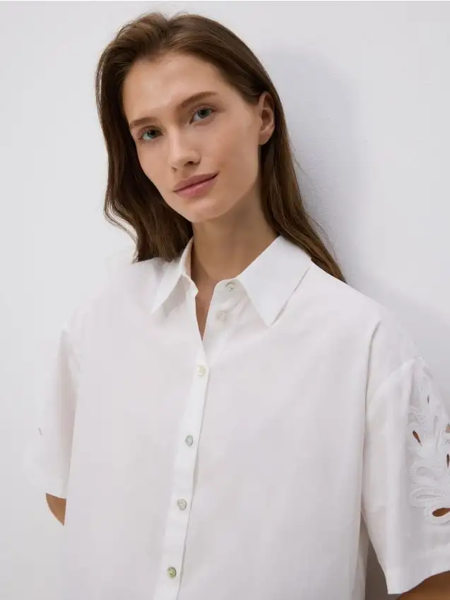 Camicia con maniche traforate Colore bianco