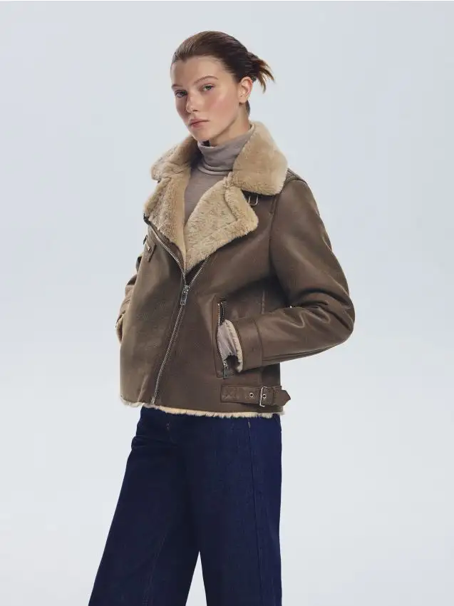 Cappotto in ecopelle con finiture in montone sintetico Colore beige