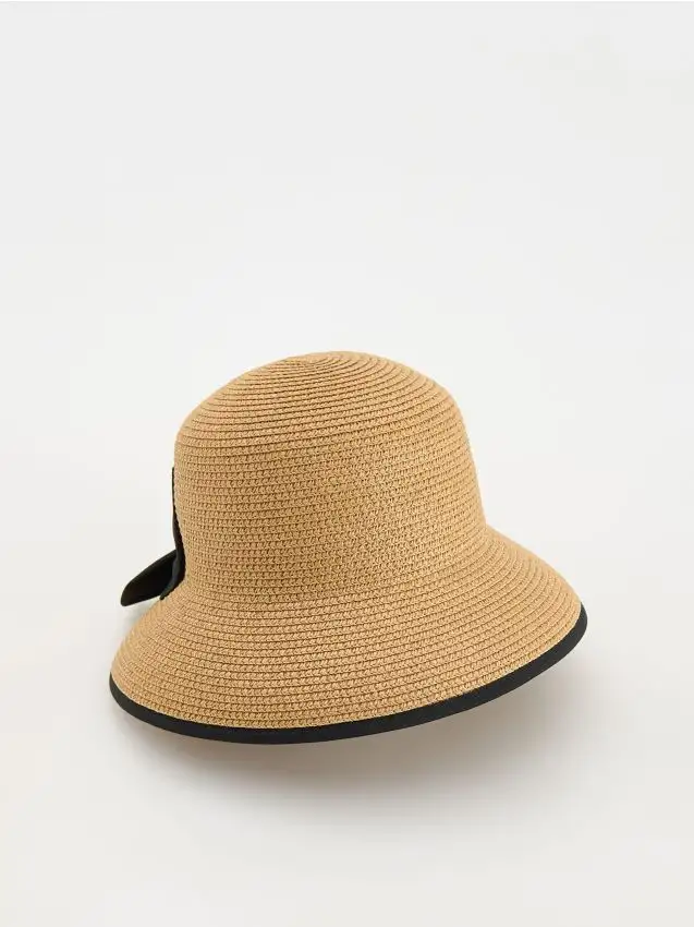 Cappello intrecciato con fiocco Colore beige