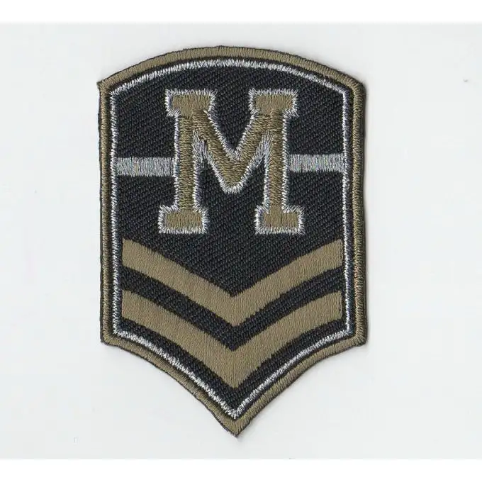 Distintivo militare M grigio e dorato