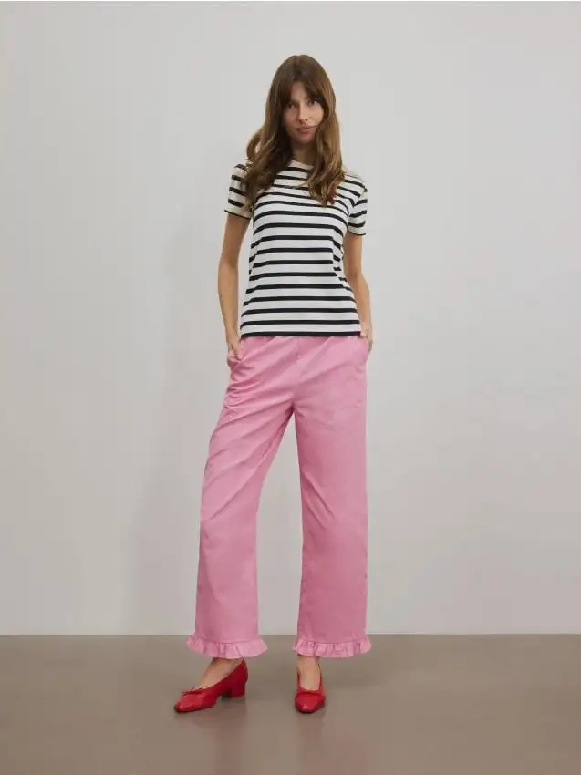 Pantaloni con dettaglio di balze Colore rosa
