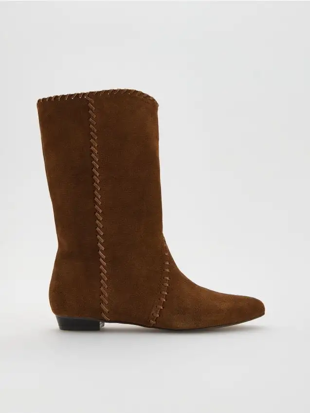 Stivali al ginocchio in pelle con cuciture decorative Colore marrone