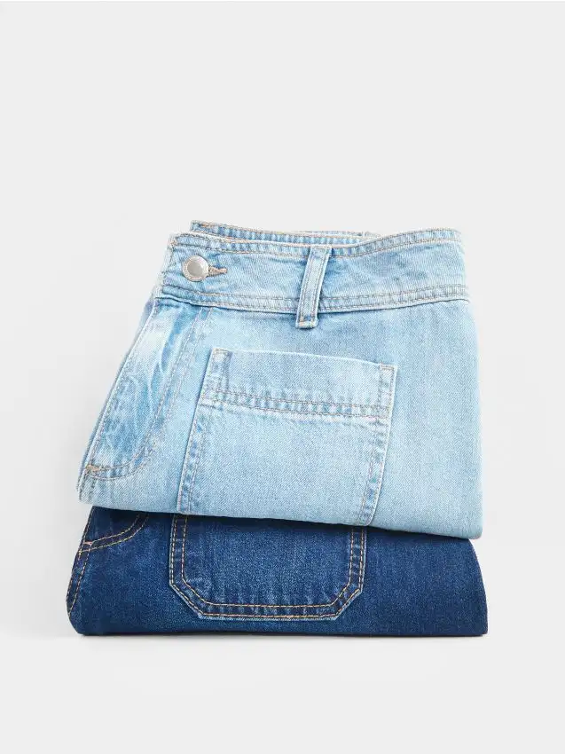 Jeans a gamba larga con tasche applicate Colore blu