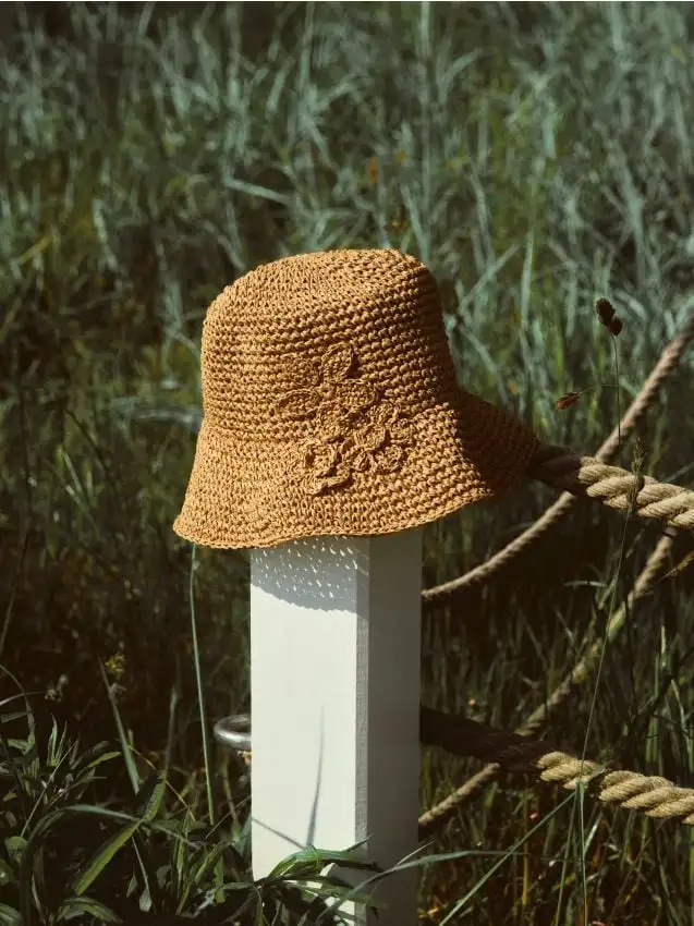 Cappello intrecciato alla pescatora Colore panna