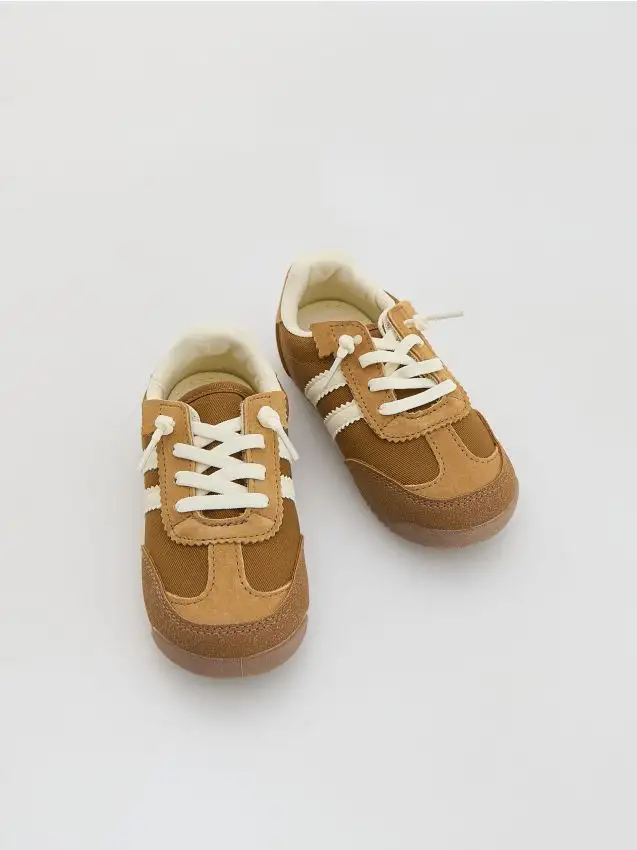 Scarpe sportive Colore marrone dorato