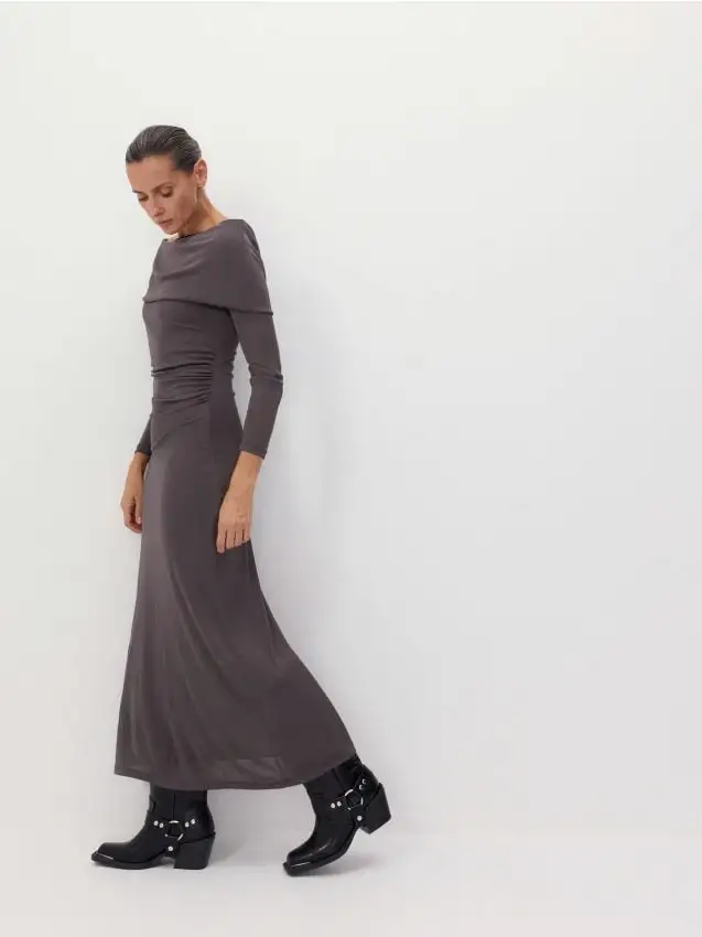 Abito con spalle scoperte Colore beige