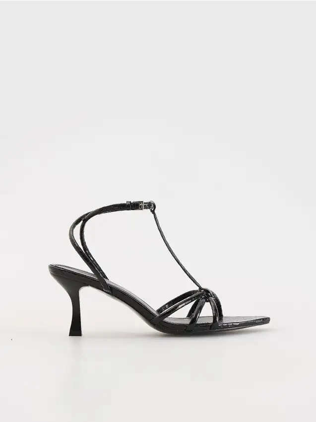 Sandali con cinturini Colore nero