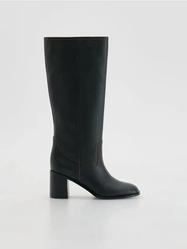 Stivali alti in pelle con tacco Colore nero