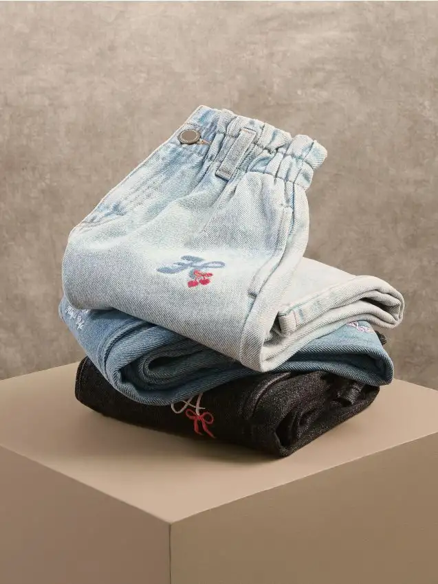 Jeans baggy con dettagli ricamati Colore blu