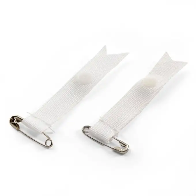 Reggicalze intimo con spilli bianchi