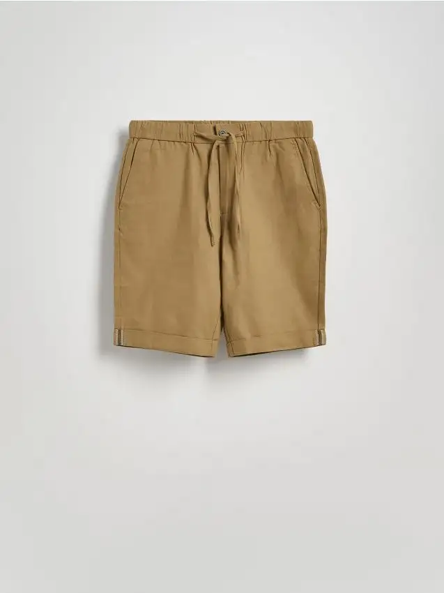 Shorts regular con lino Colore verde oliva chiaro