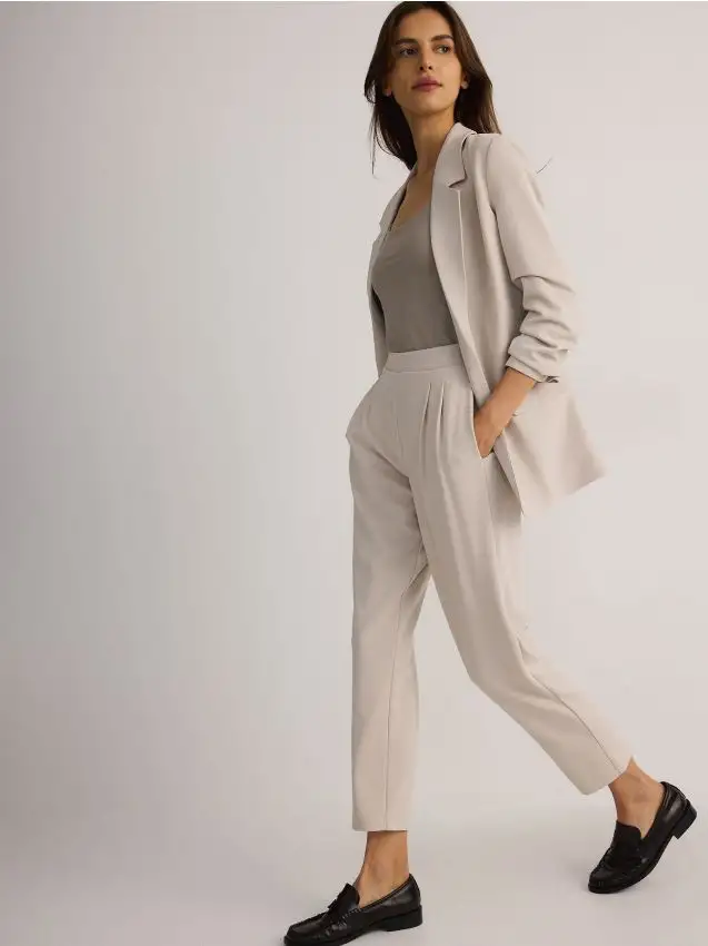 Pantaloni jogger con pinces Colore beige