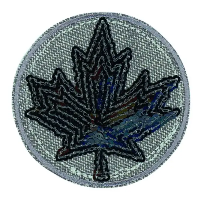 Scudetto foglia d'acero nero