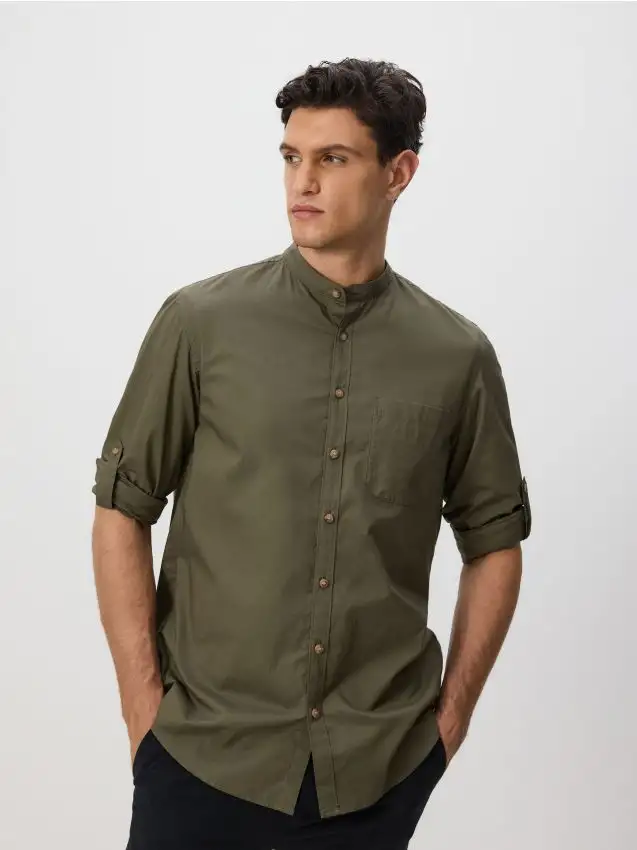 Camicia regular fit con collo rialzato Colore verde scuro