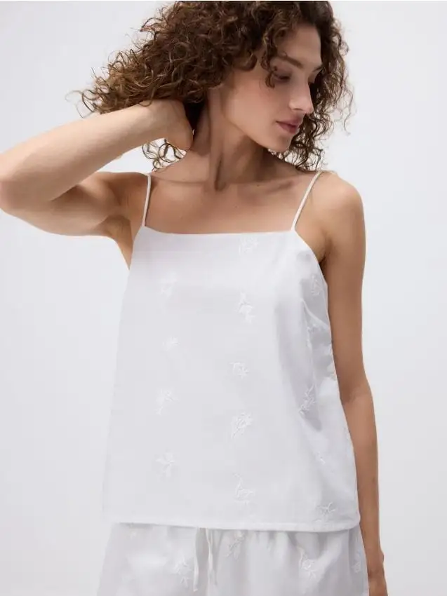 Pigiama due pezzi con ricamo Colore panna