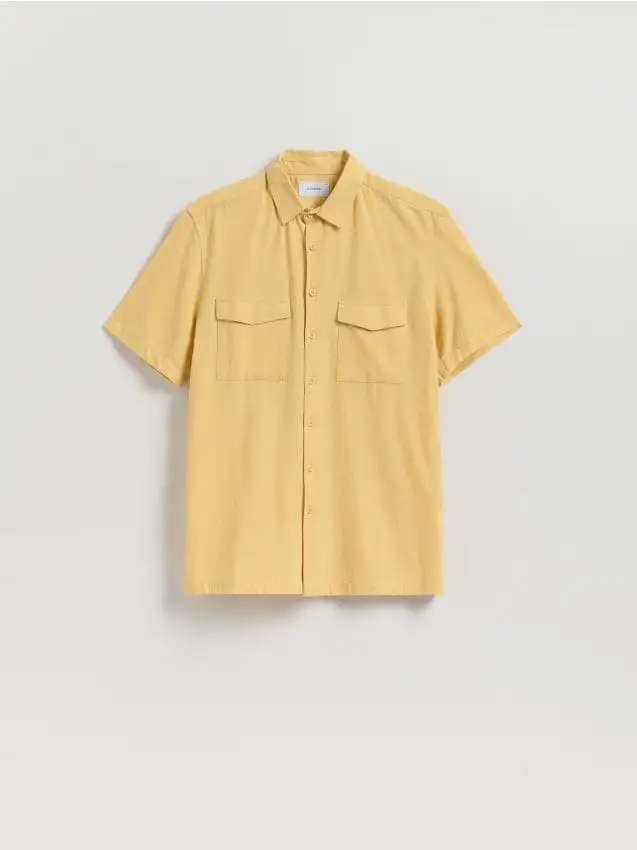 Camicia a taglio standard in misto cotone Colore giallo chiaro