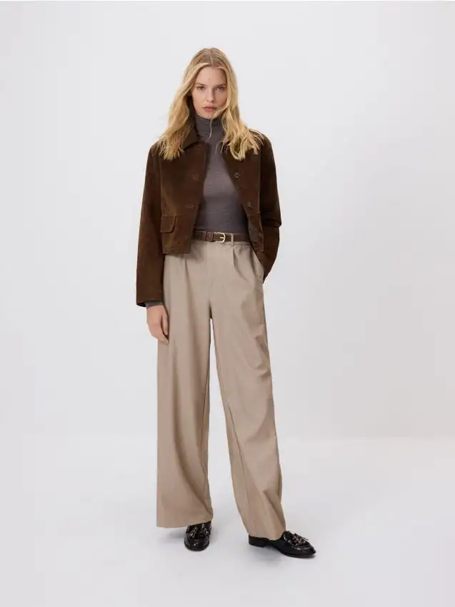 Pantaloni ampi con cintura Colore beige