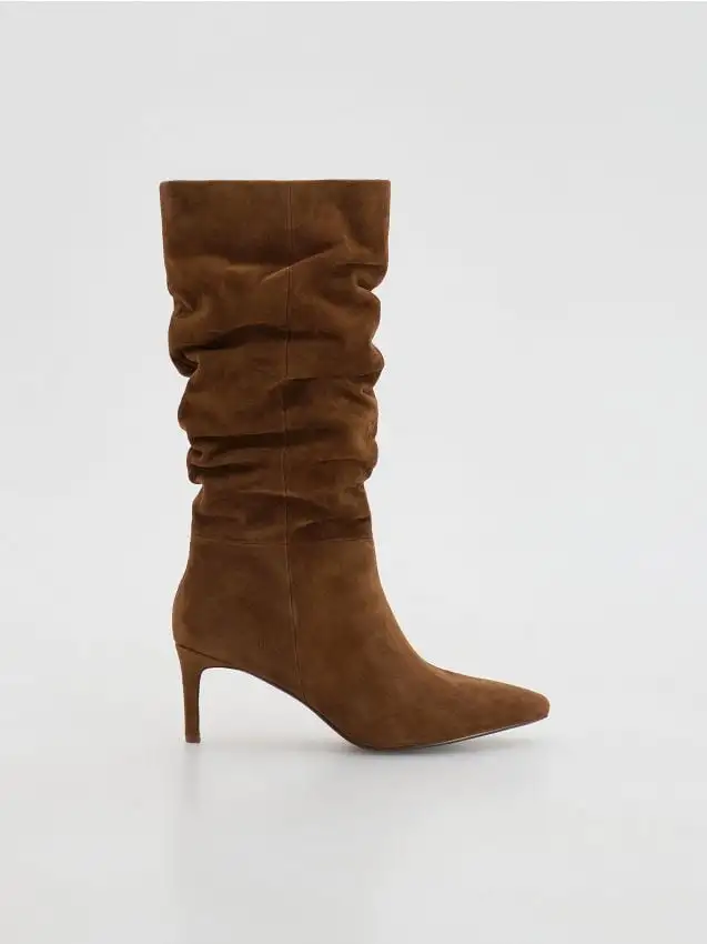 Stivali in camoscio arricciati Colore beige