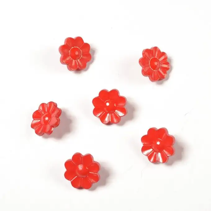 Bottoni piccoli fiori rossi