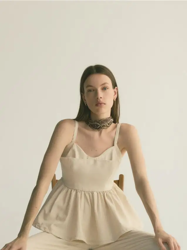 Top con base svasata Colore panna