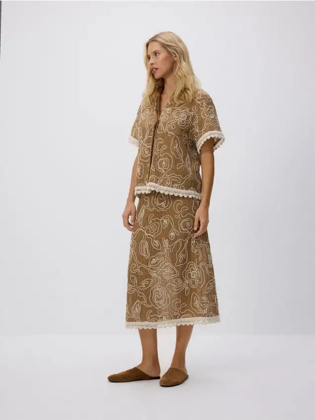 Gonna con ricamo Colore beige