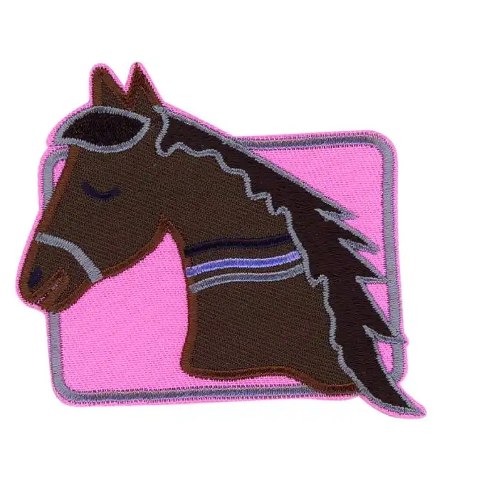 Scudetto cavallo sfondo rosa