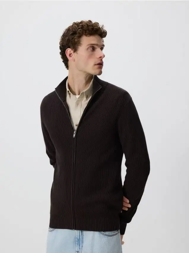 Maglione aperto con collo a dolcevita Colore marrone scuro