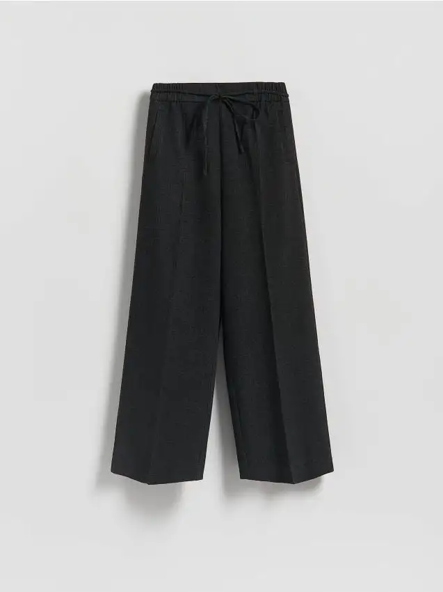 Pantaloni a gamba ampia con piega stirata Colore grigio scuro