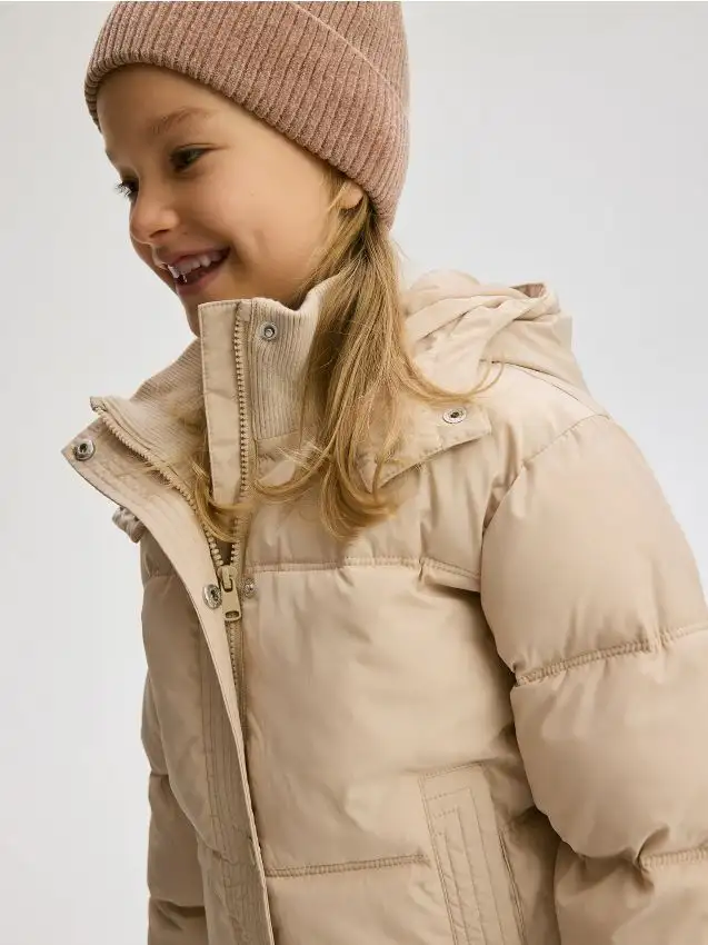 Giaccone trapuntato con cappuccio Colore beige