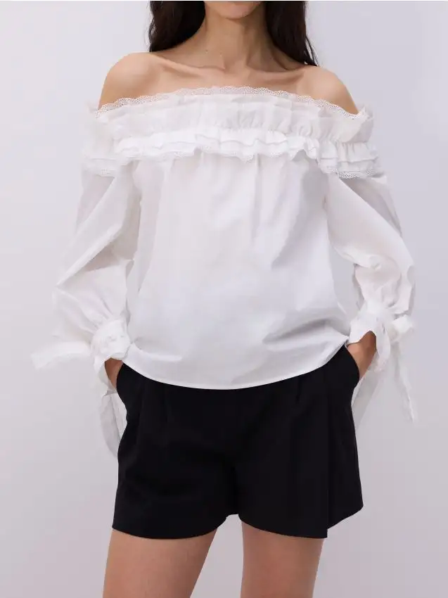 Blusa a spalle scoperte Colore bianco