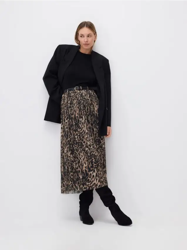 Gonna a pieghe con cintura Colore marrone scuro