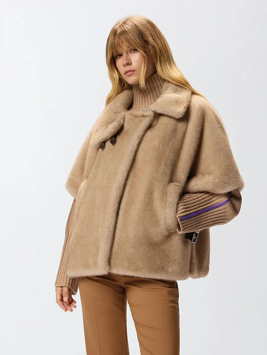 Cappa Corta in Tessuto Aspen Effetto Pelliccia Beige