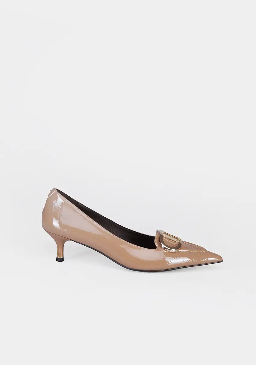 Décolleté Kitten Heel in Vernice con Fibbia Iconica