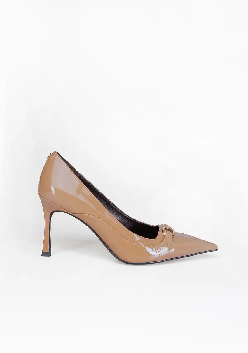 Décolleté a Punta in Vernice con Tacco Alto e Fibbia Iconica