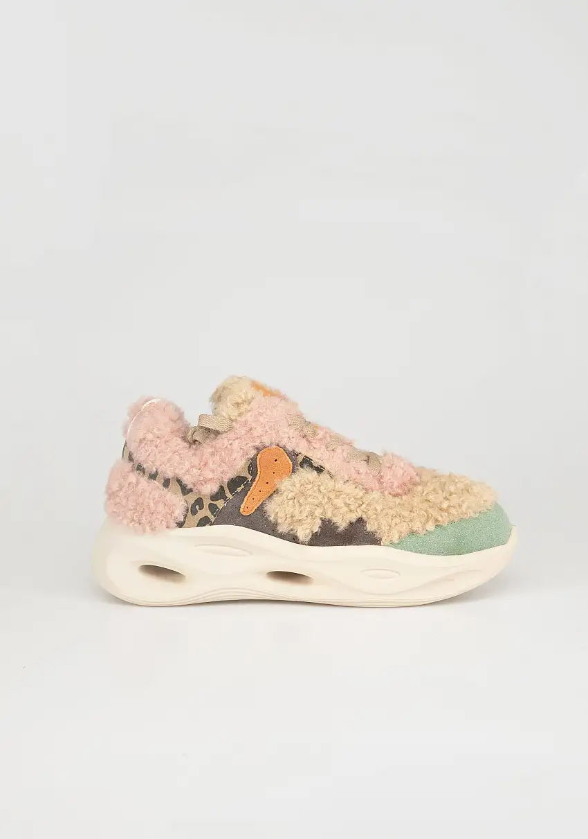 Sneakers con Patchwork di Texture e Colori Vibranti