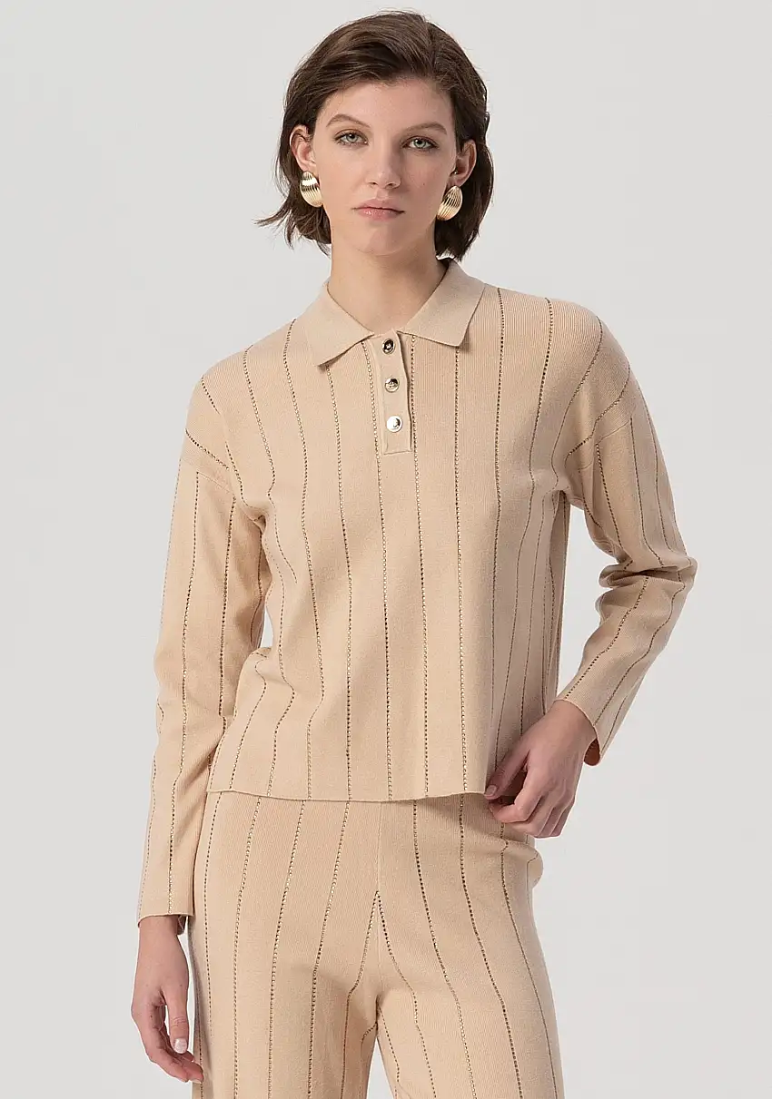 Polo regular in maglia a coste con strass applicati