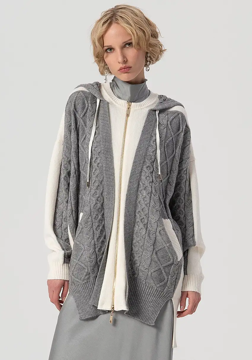 Cardigan over con inserti in punto treccia