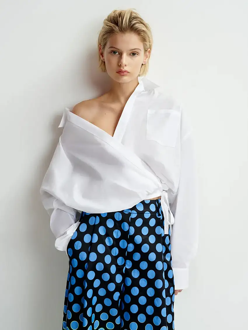 Camicia Corta con Scollo a V Bianco