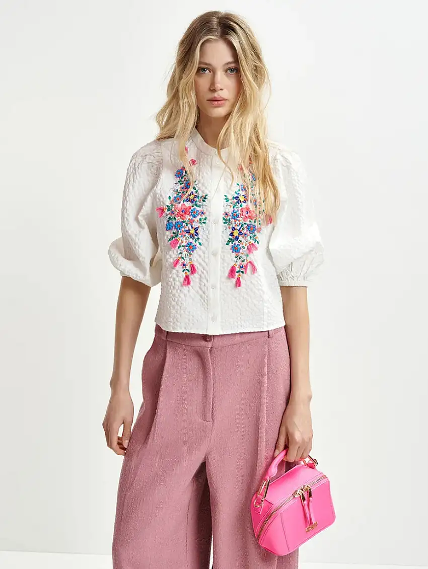 Camicia in Seersucker con Ricami Bianco