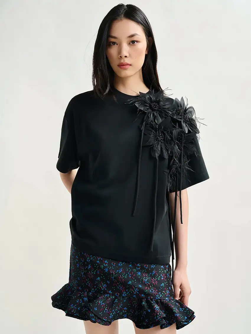 T-shirt con Applicazione Floreale Nero