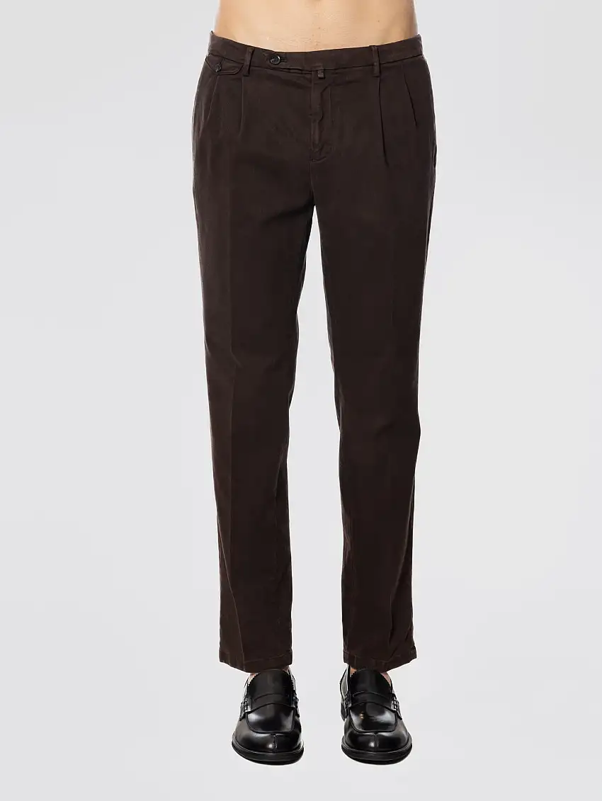 Pantaloni Easy Fit con Pences Marrone