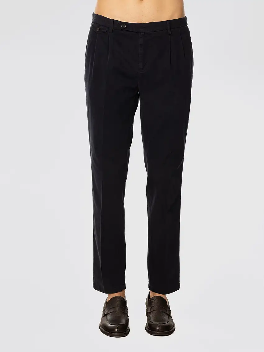 Pantaloni Easy Fit con Pences Nero
