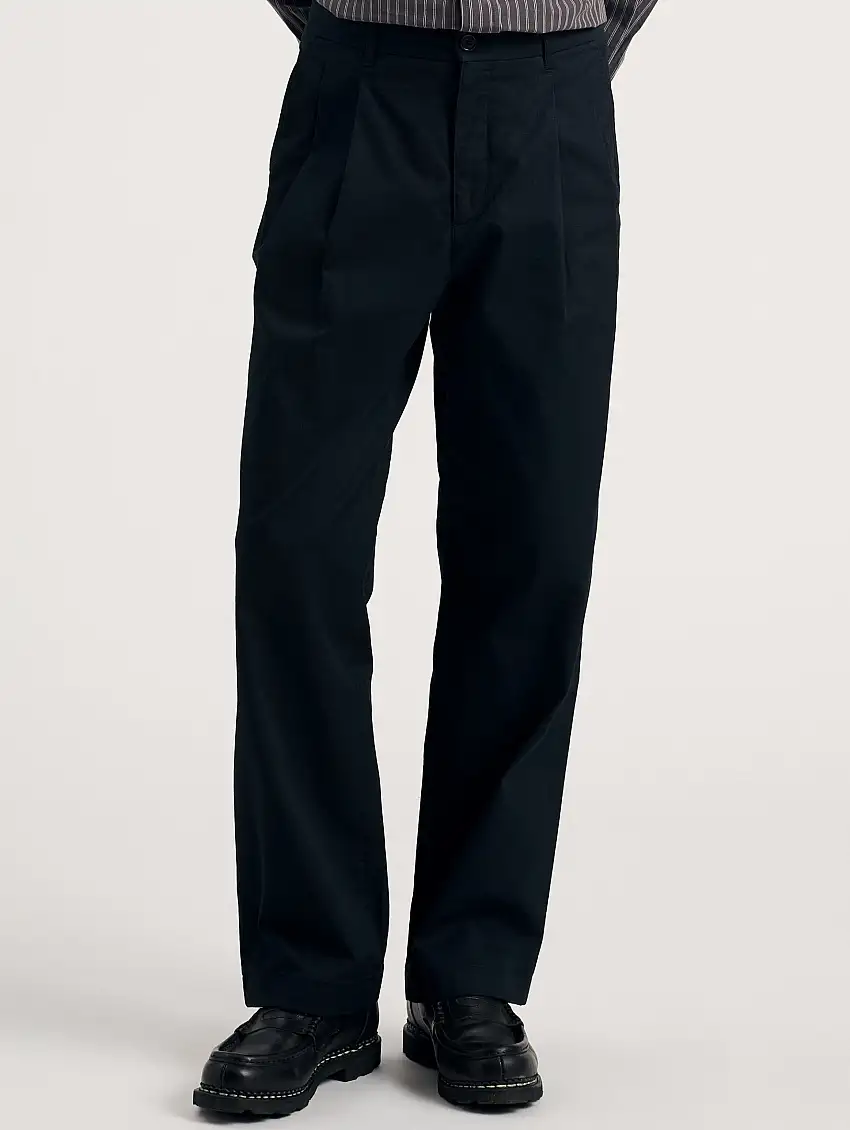 Pantaloni in Twill con Due Pinces Nero