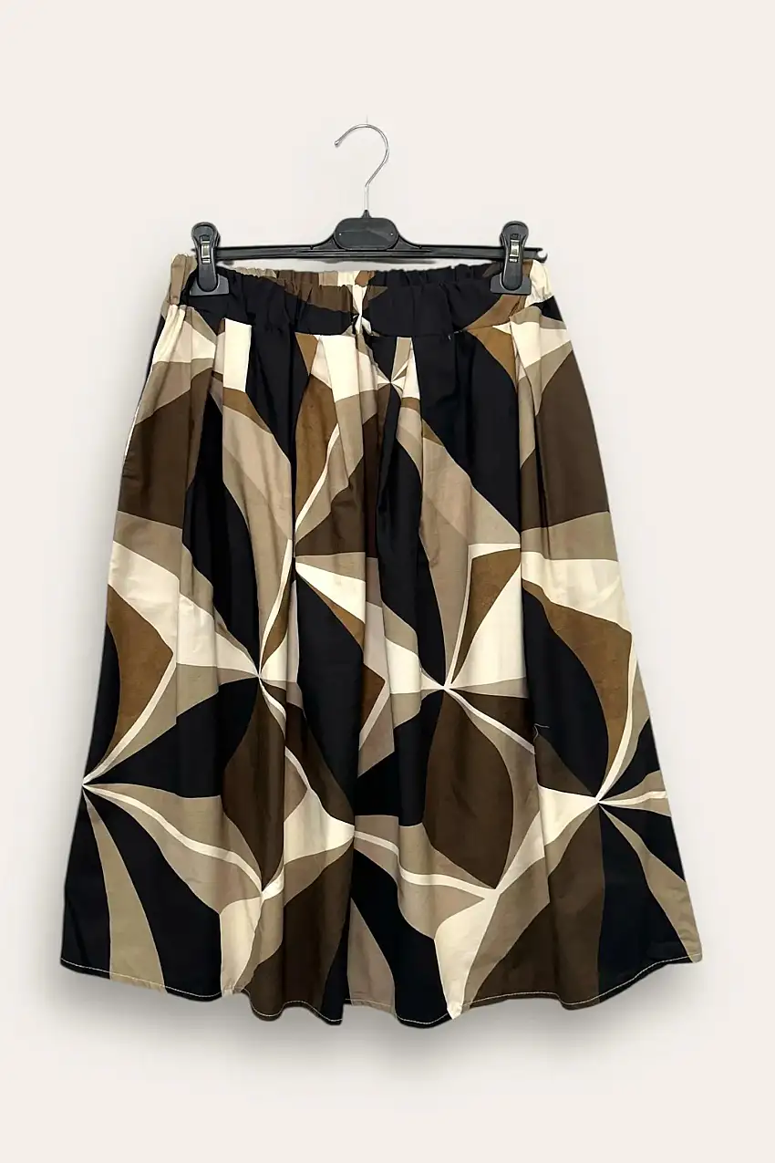Gonna svasata in fantasia geometrica