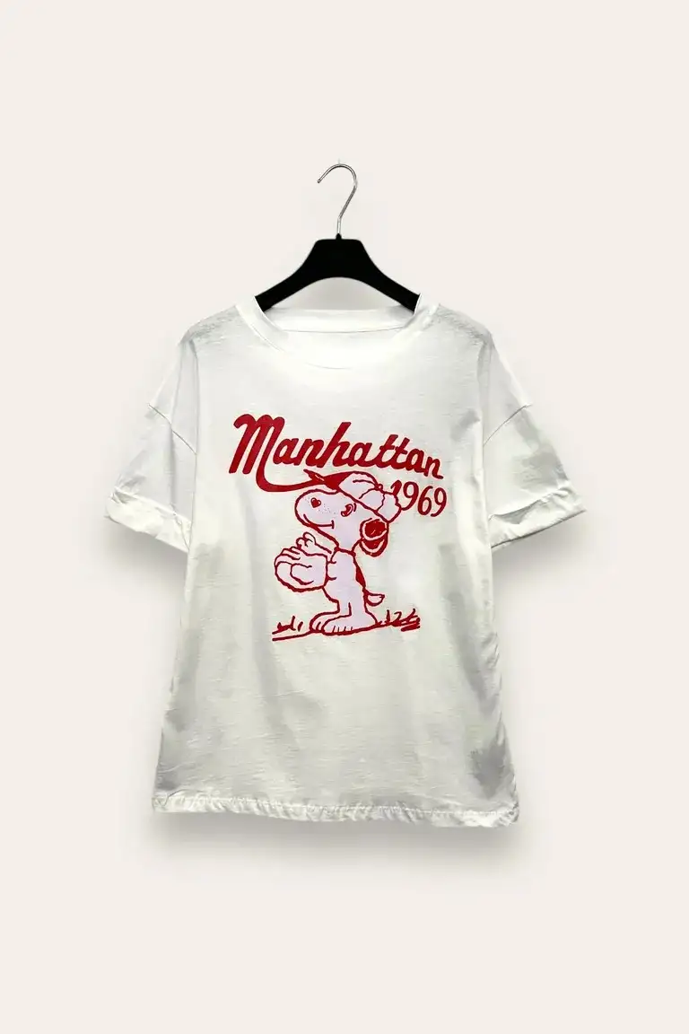 T-shirt con stampa snoopy e scritta Manhattan 1969