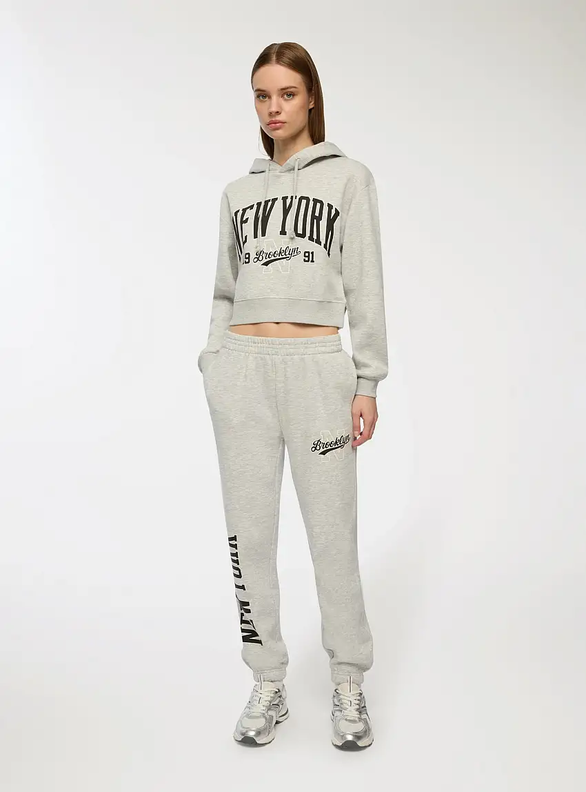 Pantaloni tuta con scritta college Grigio chiaro melange