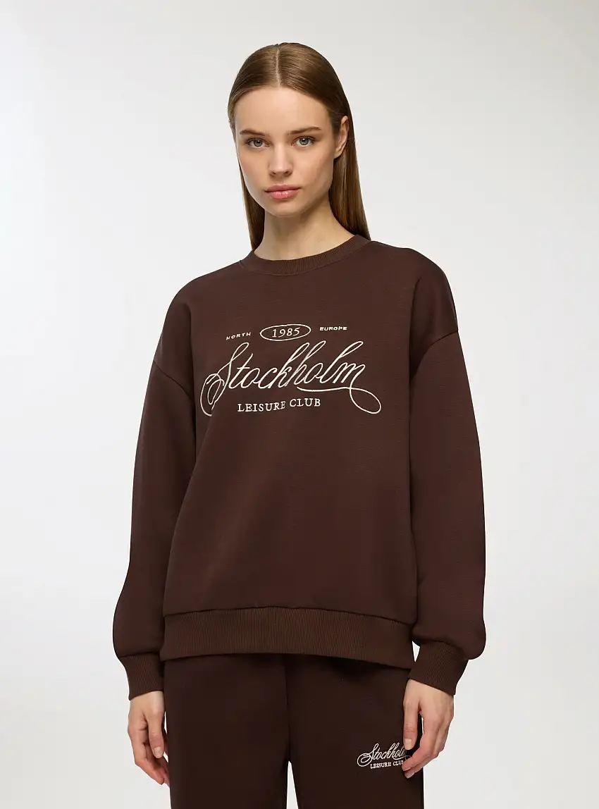 Felpa con scritta ricamata girocollo Marrone scuro